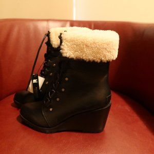 NEW with tags! SOREL lamb fur lined boots black waterproof leather 7.5 lace-up